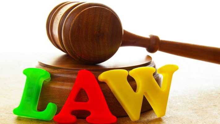 Mazo y palabra LAW