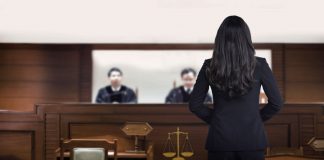 El trato inadecuado en sala que a veces recibimos los abogados Sala de un juicio
