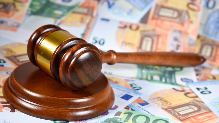 Un mazo sobre billetes de euro