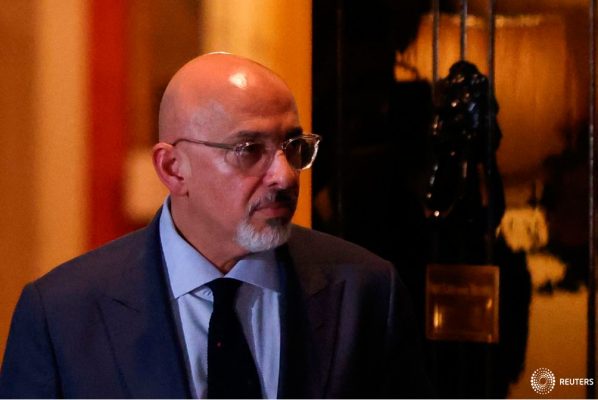 El nuevo ministro de Finanzas británico, Nadhim Zahawi, abandona el 10 de Downing Street, en Londres, Gran Bretaña, el 5 de julio de 2022. REUTERS/Henry Nicholls