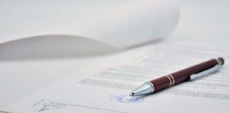 ¿Puede la administración pública recuperar de oficio un bien de dominio público inscrito en el registro de la propiedad?
