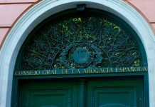 La Abogacía rechaza la obligación de llevar distintivos en los juzgados de violencia de género de Bilbao