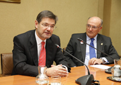 Rafael Catalá y Carlos Carnicer en el CGAE