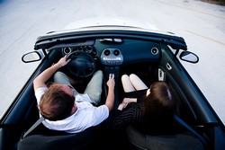 Un vacío legal casi permite a un profesor de autoescuela viajar por España con su hija de doce años al volante
