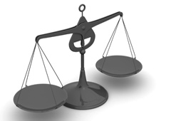 Una balanza de justicia de color gris