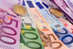 La negativa del Fogasa a abonar salarios de tramitación Billetes y monedas de euro+