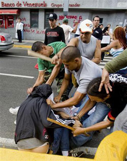Venezuela prepara su ley de educación pese a las críticas