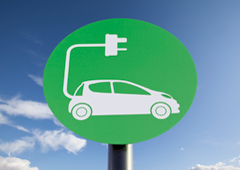 Señal con un dibujo de un coche eléctrico