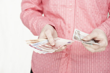 Unos billetes de euros.