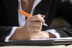 Persona escribiendo