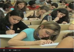 Estudiantes en una aula.