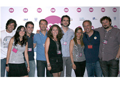 De izquierda a derecha, Alejandro Quinzán (batería), Marta Sol Cobo (guitarra), José Carlos Ruiz (teclados), Daniel Luquero (guitarra fallecido en diciembre 2013), María Dolores Roldán (cantante y coros), Jesús Mejía (cantante), Leticia Palacios (cantante