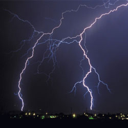 La tormenta perfecta sobre una ciudad.