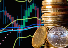 Monedas sobre un fondo con gráficos de colores