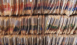 La cesión de datos de internos en centros penitenciarios. Necesaria adaptación a la jurisprudencia europea baldas de un archivo con carpetas