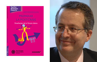 Fernández Aguado con la portada de su libro
