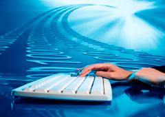 Una mano sobre un teclado