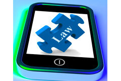 ¿Te sumas al reto de la innovación legal? Smartphone con imagen de una pieza de puzzle con la palabra Law