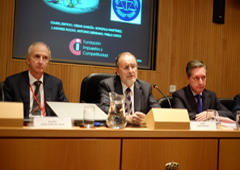 De izquierda a derecha: Ricardo Gómez-Aceo del Solar, presidente de la Fundación Impuestos y Competitividad/Deloitte Abogados; Álvaro Cuesta Martínez, vocal del CGPJ; y Santiago Menéndez Menéndez, director de la AEAT
