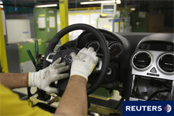 ¿Excluye la conducción inadecuada y sin cinturón la responsabilidad del fabricante del vehículo cuyo airbag no funciona?