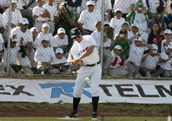 Strike uno!! Strike dos!! “Three-strike”!!