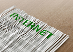 Papel con el título internet