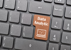 Teclado de ordenador con la palabra Data Analytic