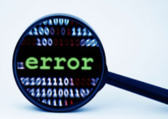 Una lupa con la palabra error