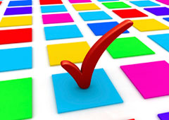 Cuadraditos de colores y un signo rojo de válido.