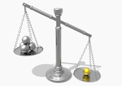 Balanza de la justicia con bolas en cada platillo