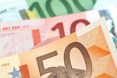 Obligación de preaviso a las pymes en los supuestos de reducción de la financiación bancaria Billetes de euro
