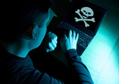 Una persona con un portatil