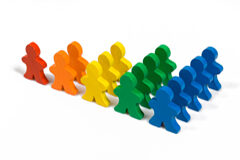 ¿Puede una sociedad profesional ostentar participaciones de otra sociedad? Muñequitos de colores en filas